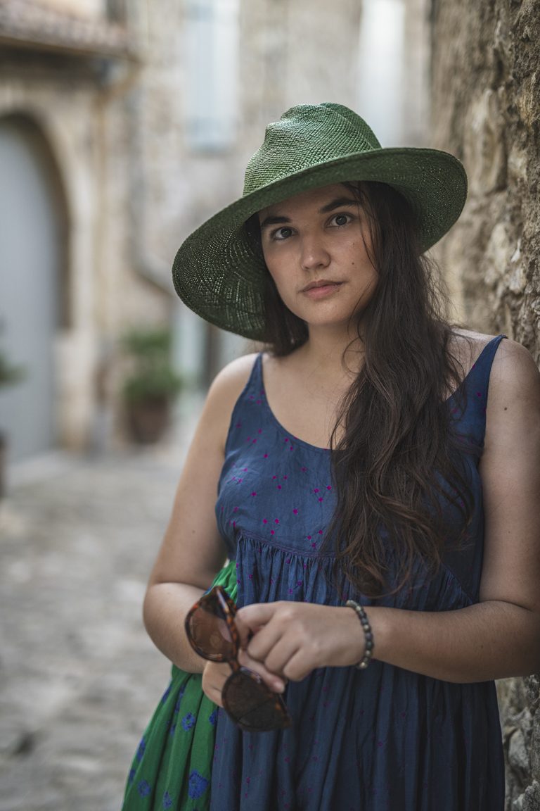 Portrait photo pour la créattice de chapeau Milie Néry